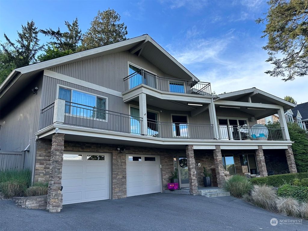 Photo of 8559 85th Avenue SE, Mercer Island, WA 98040 (MLS # 2065016)