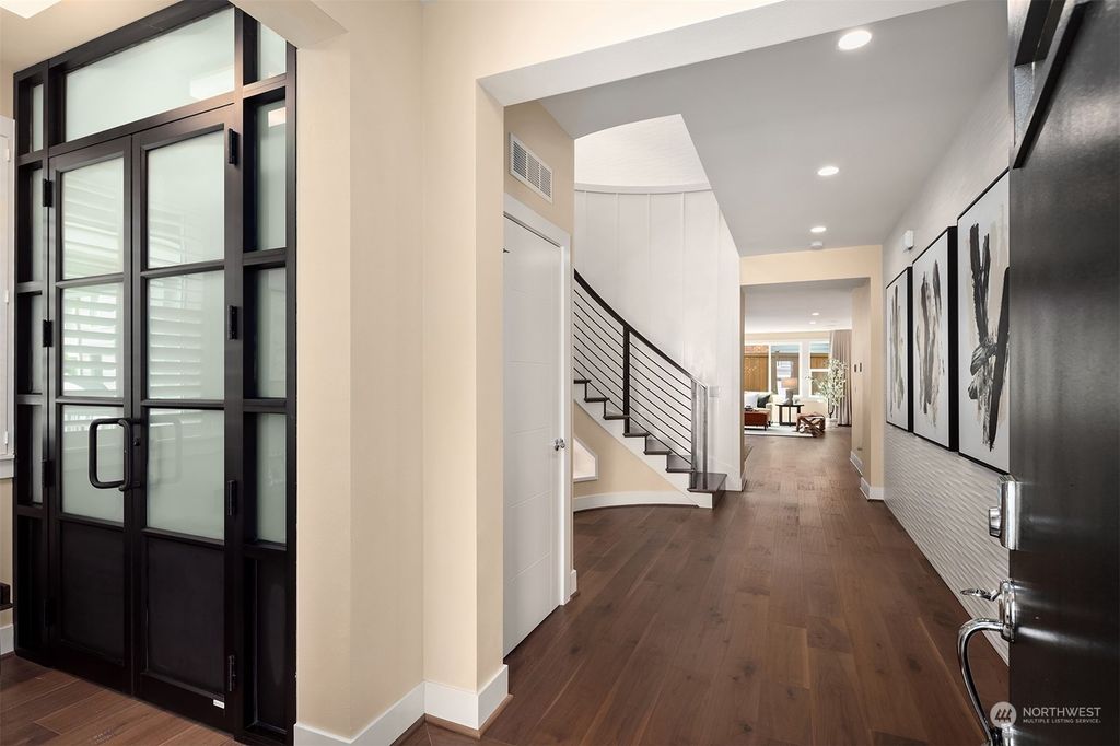 Photo of 11809 NE 71st Lane, Kirkland, WA 98033 (MLS # 2239141)