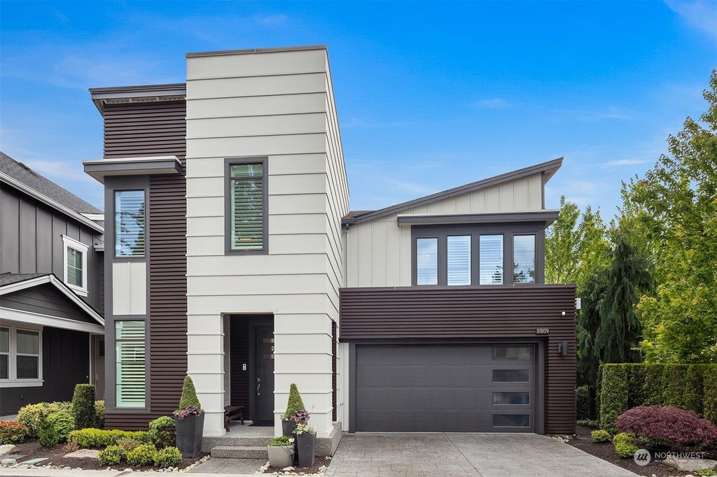 Photo of 11809 NE 71st Lane, Kirkland, WA 98033 (MLS # 2239141)