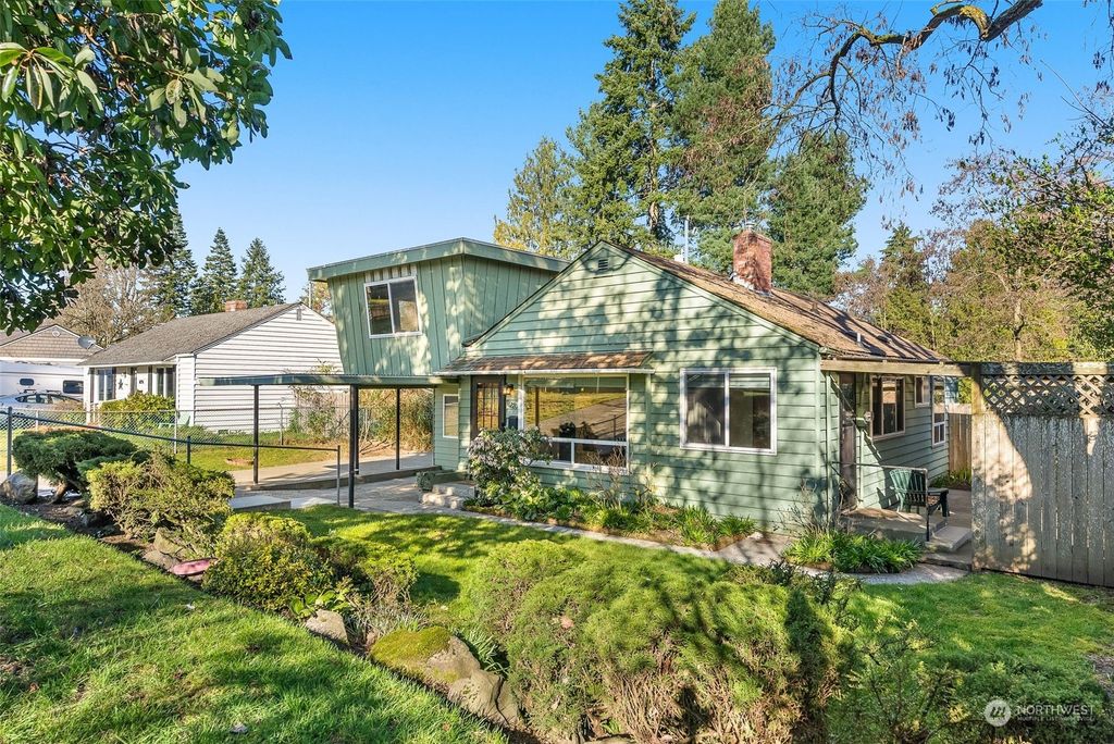Photo of 16220 9th Avenue NE, Shoreline, WA 98155 (MLS # 2211722)