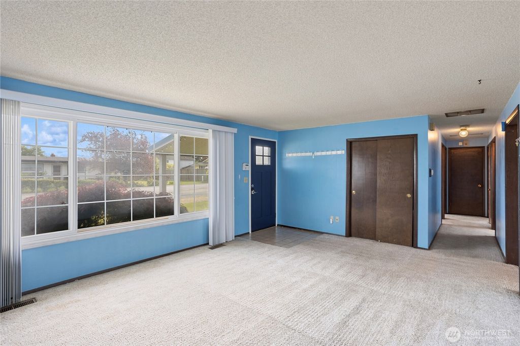 Photo of 1414 S 244th Street, Des Moines, WA 98198 (MLS # 2374314)