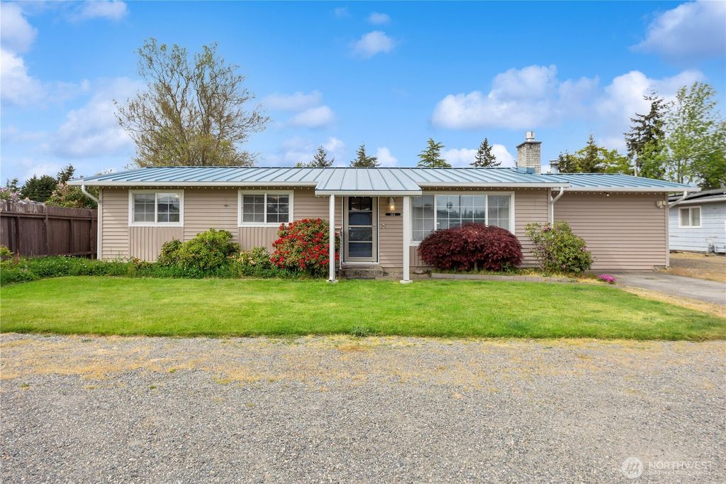 Photo of 1414 S 244th Street, Des Moines, WA 98198 (MLS # 2374314)