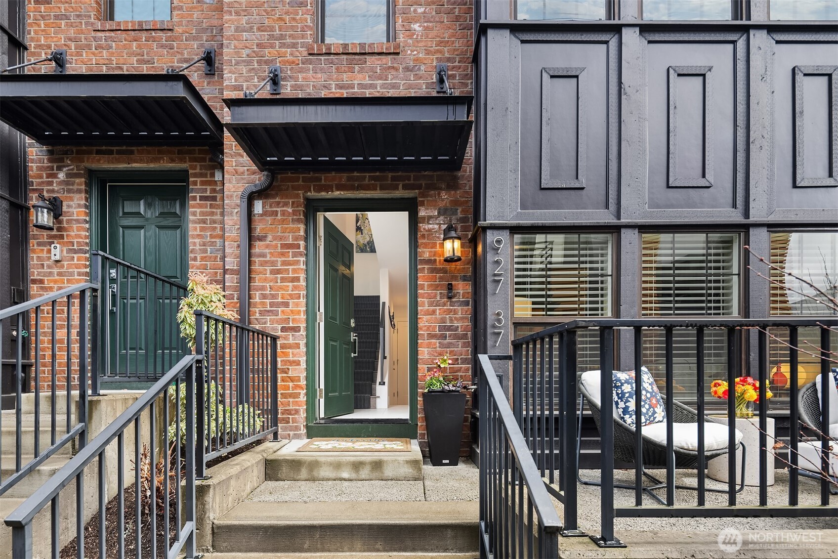 927 W McGraw Street 37