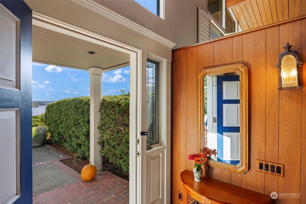 Photo of 8203 Avalon Drive, Mercer Island, WA 98040 (MLS # 2294485)