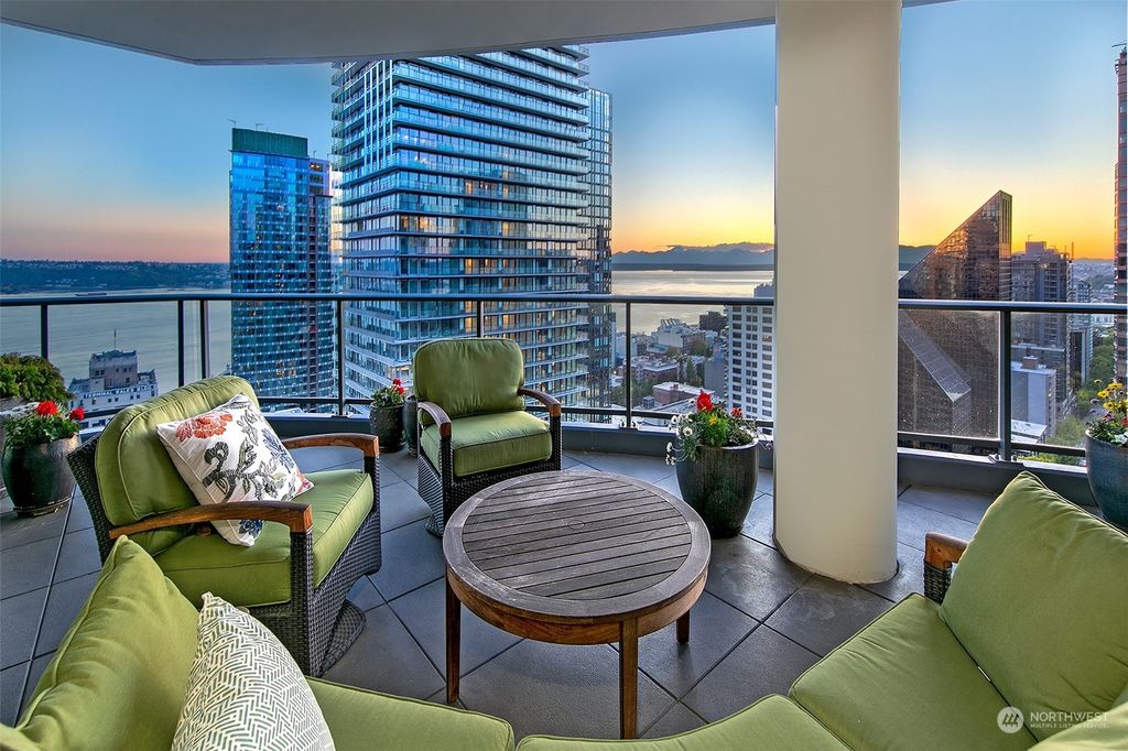 Photo of 1920 4th Avenue #2701, Seattle, WA 98101 (MLS # 2233366)