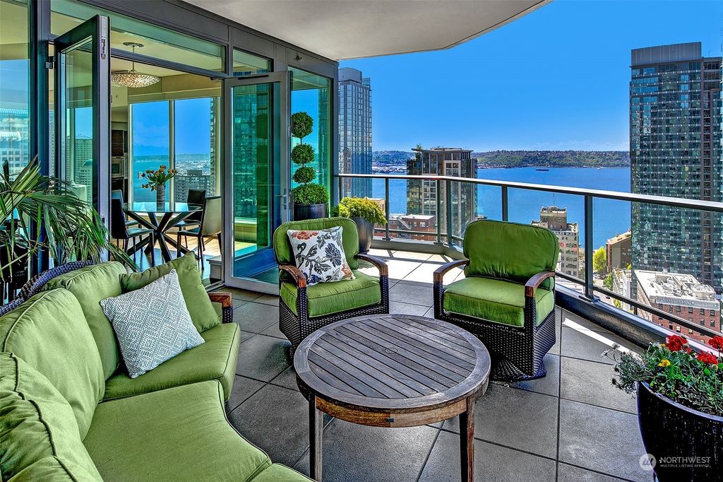 Photo of 1920 4th Avenue #2701, Seattle, WA 98101 (MLS # 2233366)