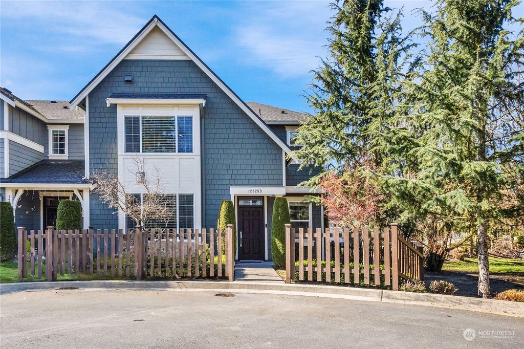 Photo of 12625 177th Avenue NE #B, Redmond, WA 98052 (MLS # 2213003)