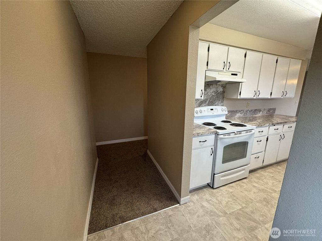 Photo of 2421 32nd Avenue, Longview, WA 98632 (MLS # 2478340)