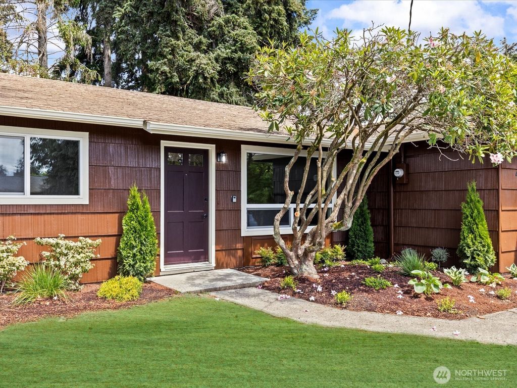Photo of 418 S 190th Street, Burien, WA 98148 (MLS # 2525281)