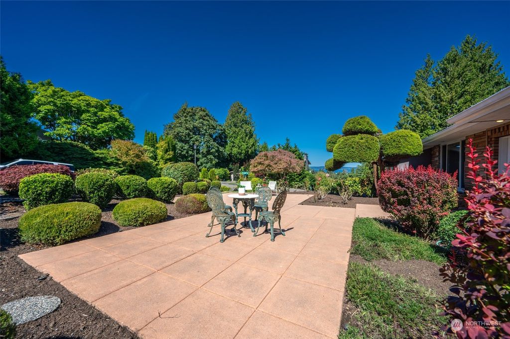 Photo of 5770 63rd Avenue NE, Seattle, WA 98105 (MLS # 2282855)