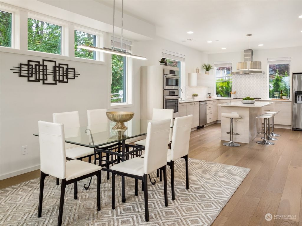 Photo of 11713 NE 78th Court, Kirkland, WA 98033 (MLS # 2268816)