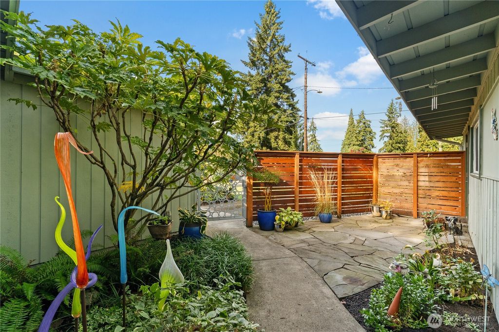 Photo of 14405 SE 14th St St, Bellevue, WA 98007 (MLS # 2447169)