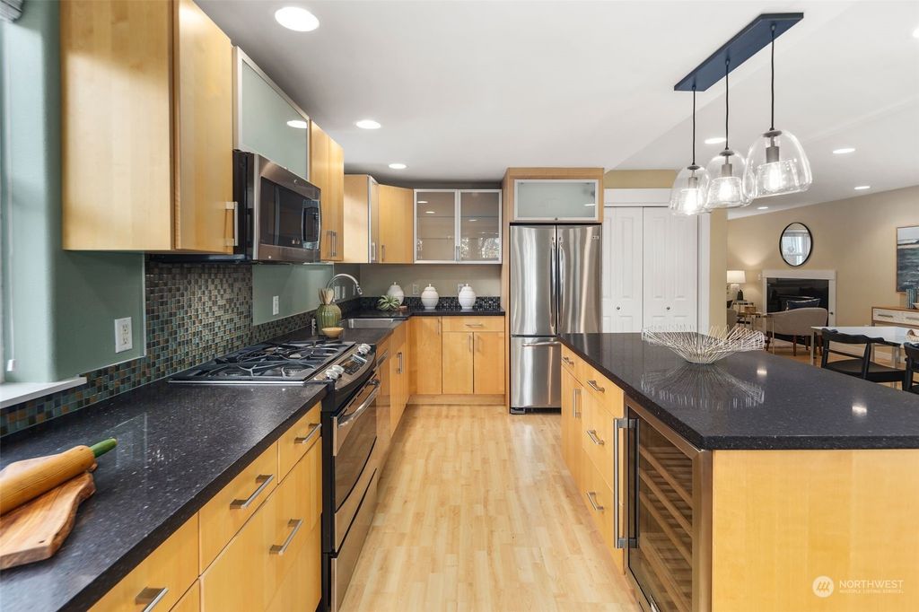 Photo of 917 18TH Avenue #D, Seattle, WA 98122 (MLS # 2255475)