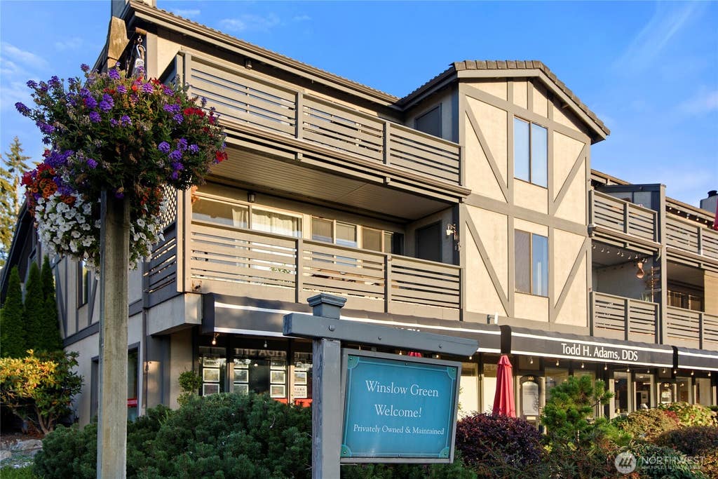 Photo of 185 Madison Avenue N, Bainbridge Island, WA 98110 (MLS # 2574093)
