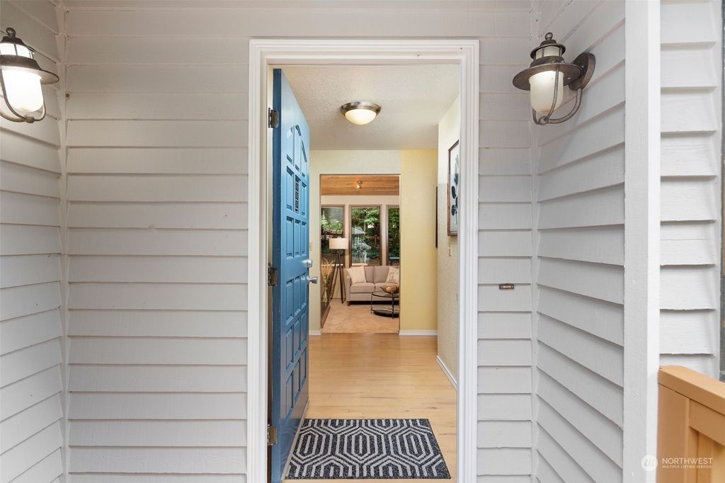 Photo of 16318 197th Avenue NE, Woodinville, WA 98077 (MLS # 2163675)