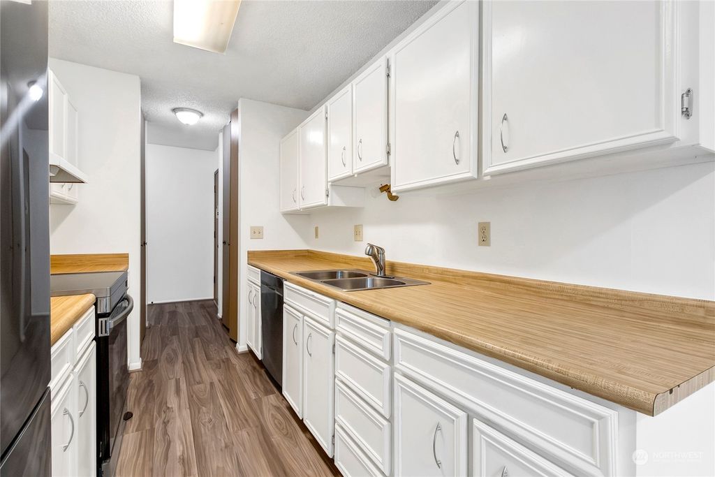 Photo of 321 Bellevue Way SE #102, Bellevue, WA 98004 (MLS # 2318249)