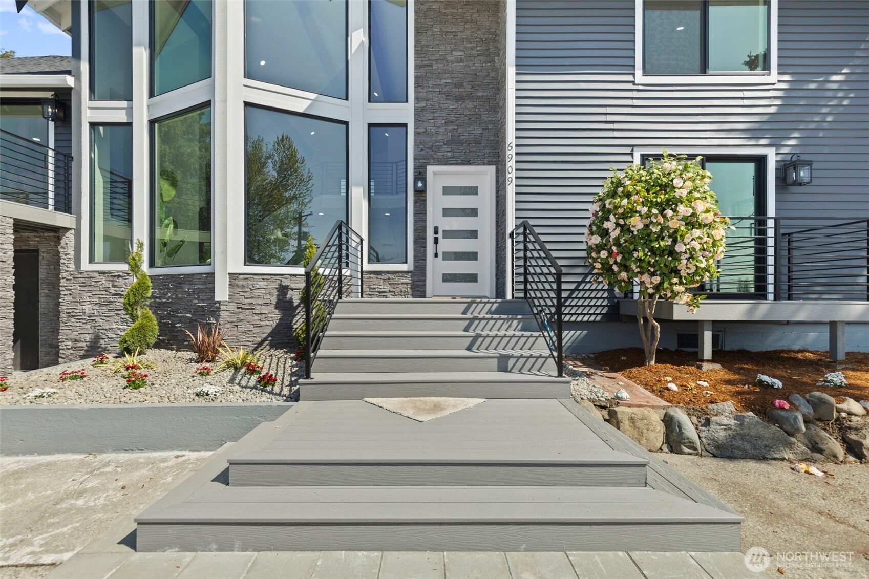 Tacoma, Washington 98422, United States, 4 Bedrooms Bedrooms, ,4 BathroomsBathrooms,Residential,Active,165150