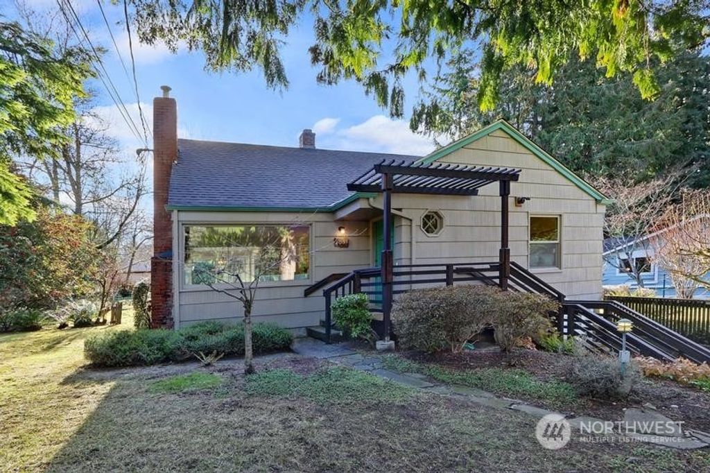 Photo of 4037 NE 88th Street, Seattle, WA 98115 (MLS # 2026402)