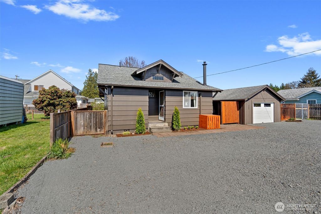 Photo of 430 Maple Street, Toledo, WA 98591 (MLS # 2505955)