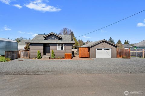 Photo of 430 Maple Street, Toledo, WA 98591 (MLS # 2505955)