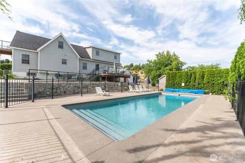Photo of 168 Green Avenue, Manson, WA 98831 (MLS # 2403670) Photo of 168 Green Avenue, Manson, WA 98831 (MLS # 2403670)