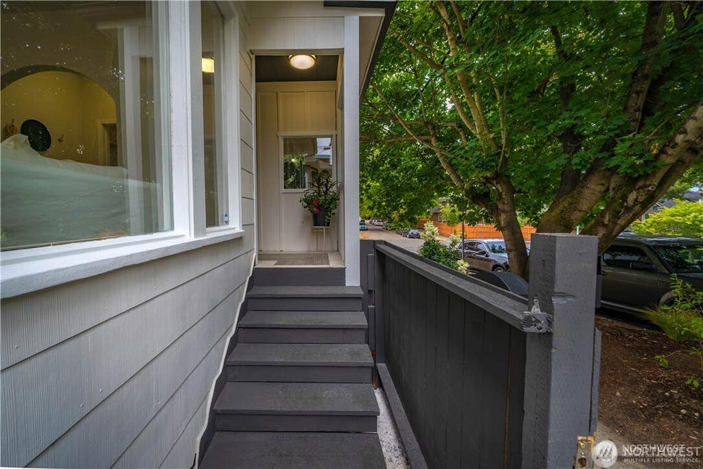Photo of 1305 NE 55th Street, Seattle, WA 98105 (MLS # 2571473)