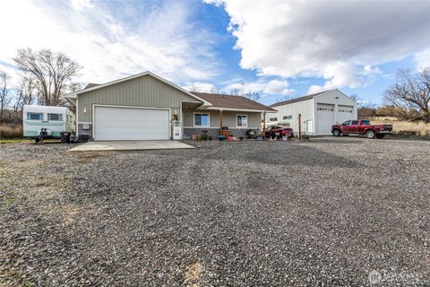 Photo of 766 S Canyon Court, Othello, WA 99344 (MLS # 2482890)
