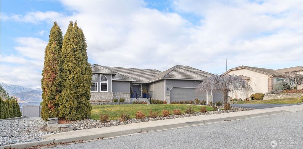 Photo of 1950 Diamond Court, East Wenatchee, WA 98802 (MLS # 2470140)