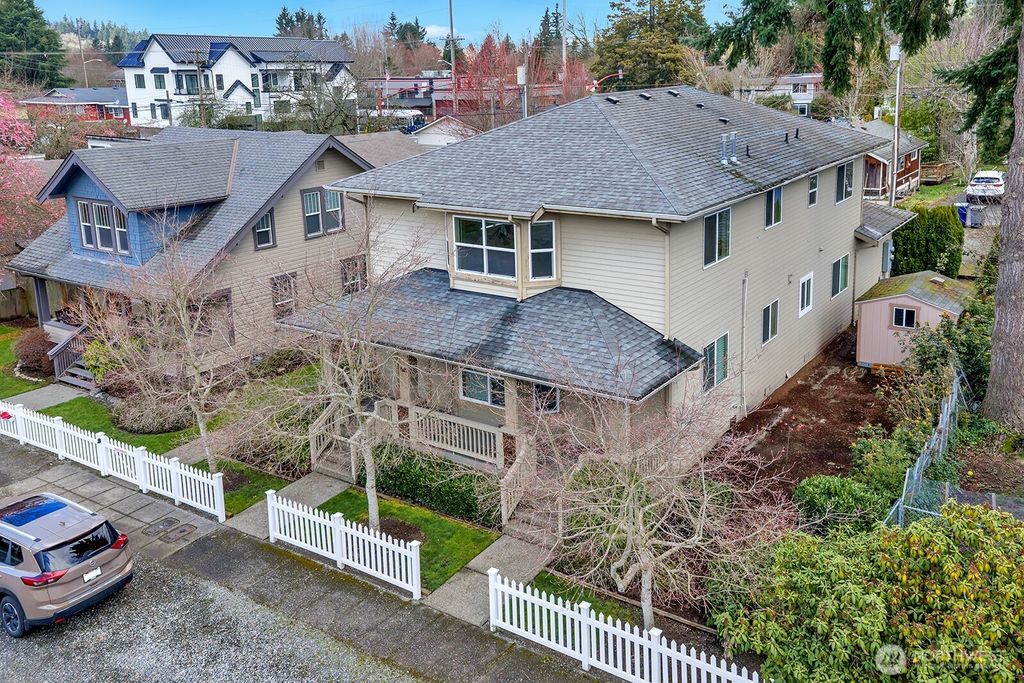 Photo of 260 SE Andrews Street, Issaquah, WA 98027 (MLS # 2489552)