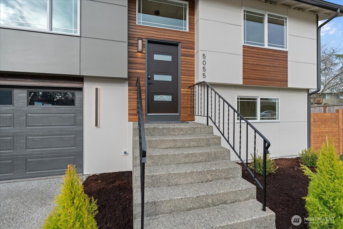 5055 W 33rd Court NE