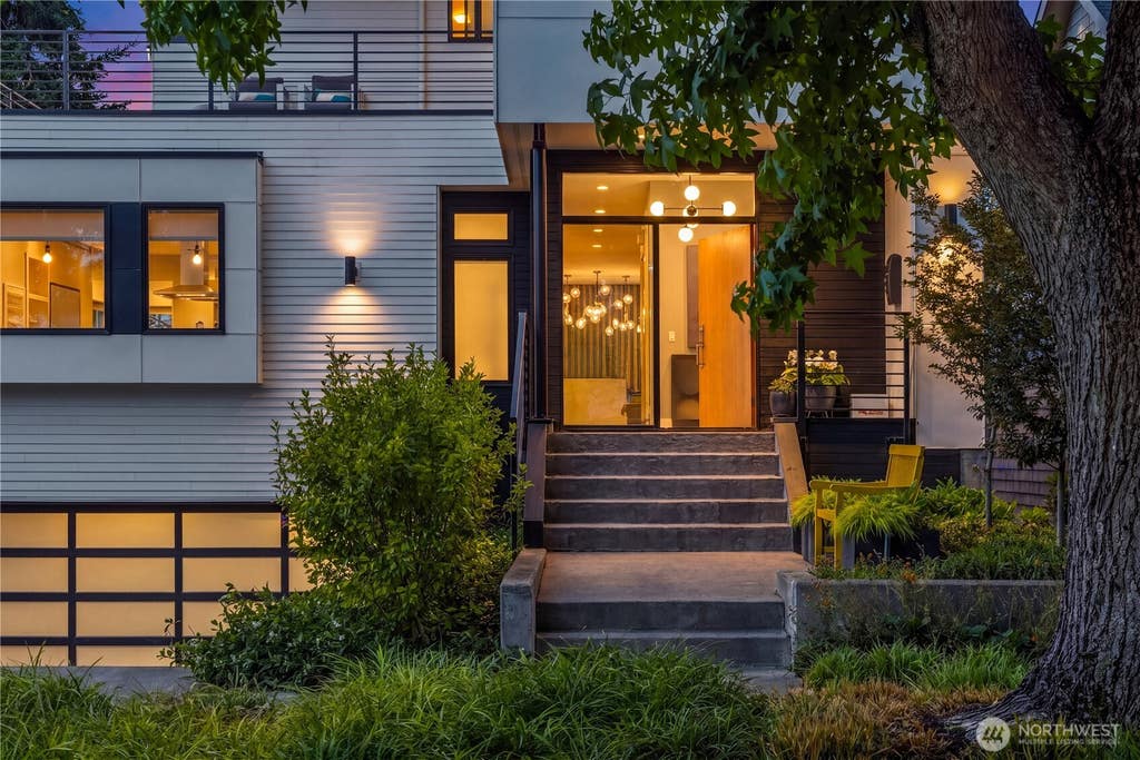 Photo of 3215 39th Avenue W, Seattle, WA 98199 (MLS # 2566715)