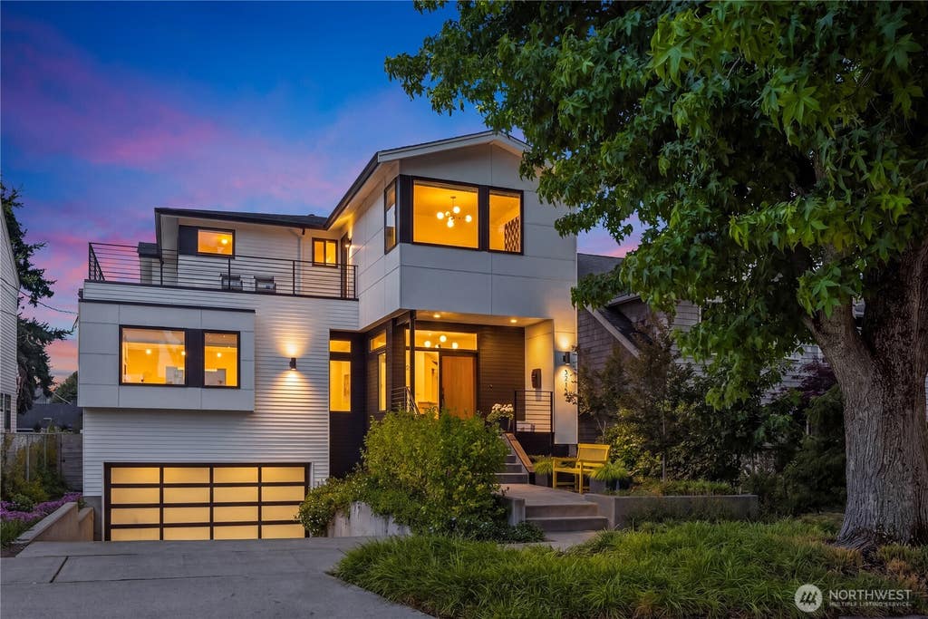 Photo of 3215 39th Avenue W, Seattle, WA 98199 (MLS # 2566715)