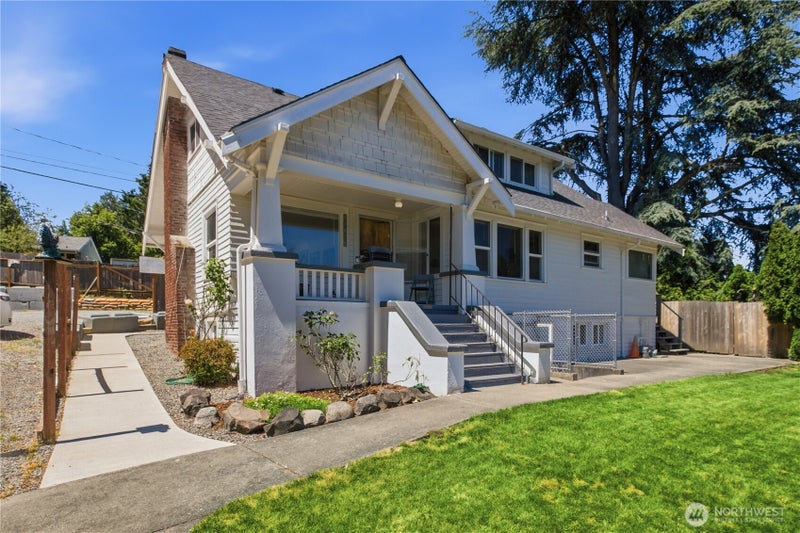 13025 Ambaum Boulevard SW A & B