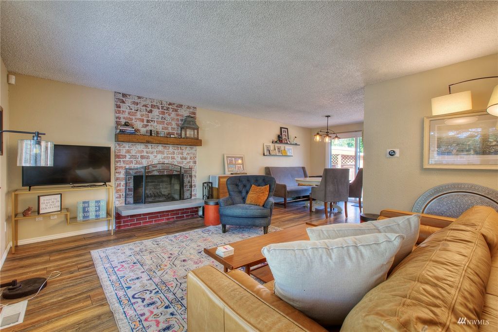 Photo of 1632 Index Avenue SE, Renton, WA 98058 (MLS # 1989896)