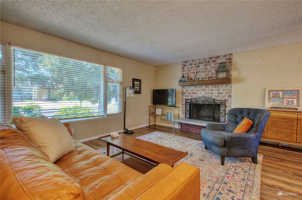 Photo of 1632 Index Avenue SE, Renton, WA 98058 (MLS # 1989896)