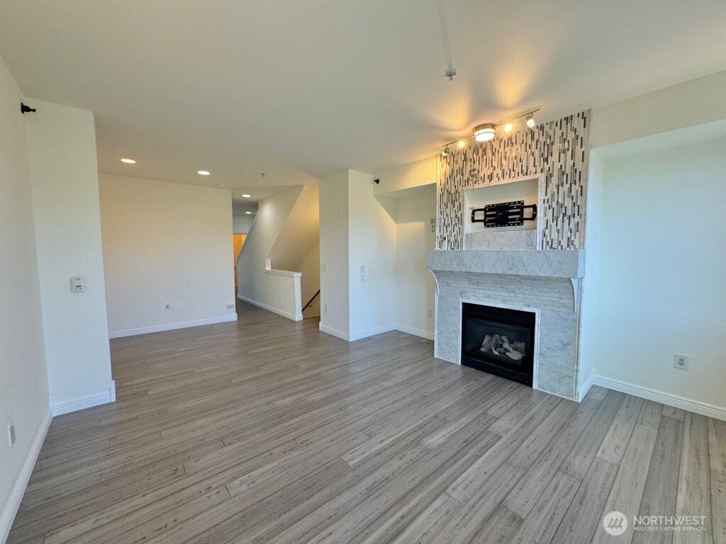 Photo of 21287 SE 42nd Lane, Issaquah, WA 98029 (MLS # 2506059)