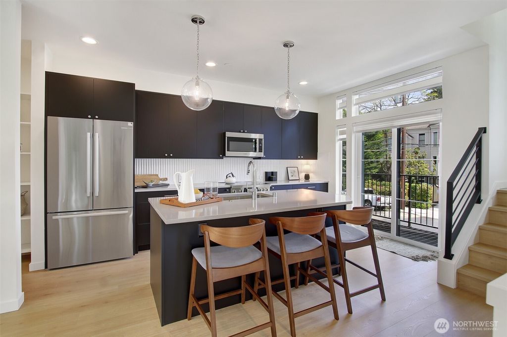 listing image 9361500222423469334