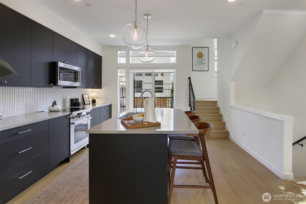 listing image 9361442101401721693