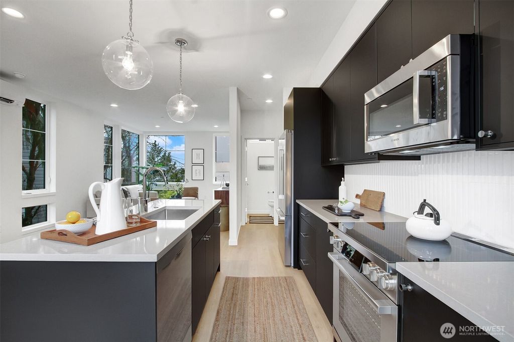 listing image 9361716802391280131