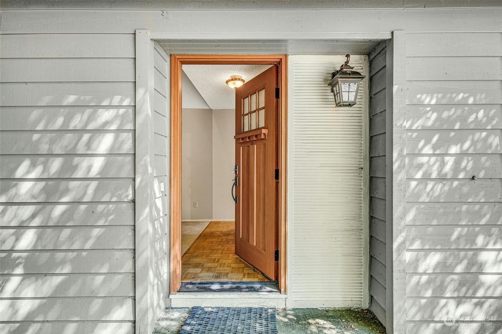 Photo of 13804 SE Fairwood Boulevard, Renton, WA 98058 (MLS # 2275718)