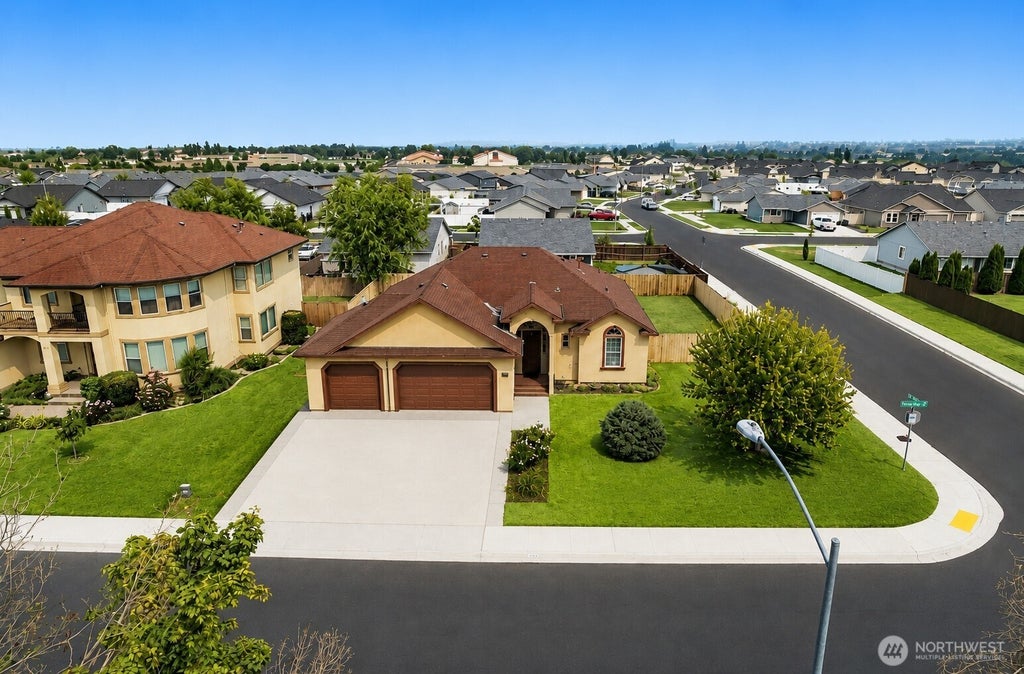 Photo of 333 N Crestview DR, Moses Lake, WA 98837 (MLS # 2562294)