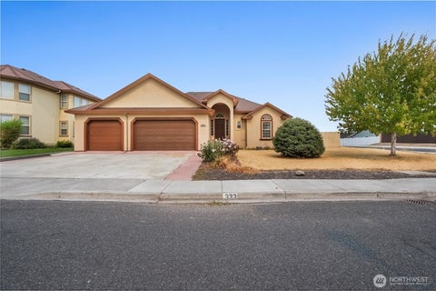 Photo of 333 N Crestview DR, Moses Lake, WA 98837 (MLS # 2562294)