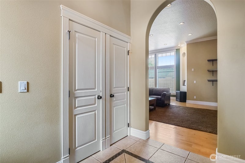 333 N Crestview