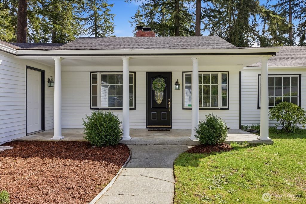 Photo of 12527 Glenwood Avenue SW, Lakewood, WA 98499 (MLS # 2484605)
