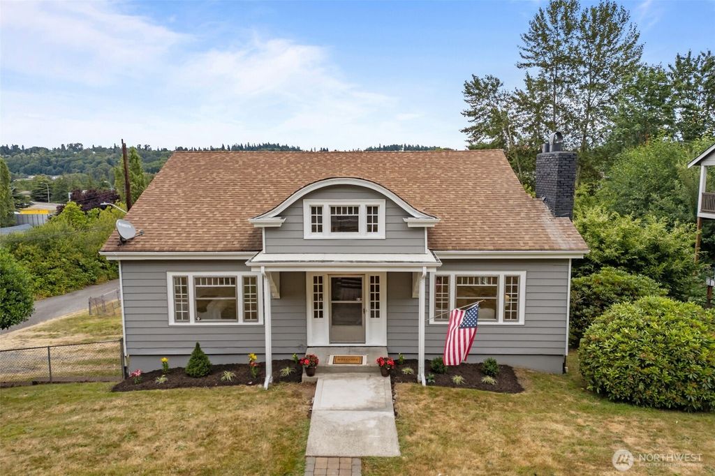 Photo of 13806 Macadam Road S, Tukwila, WA 98168 (MLS # 2400408)