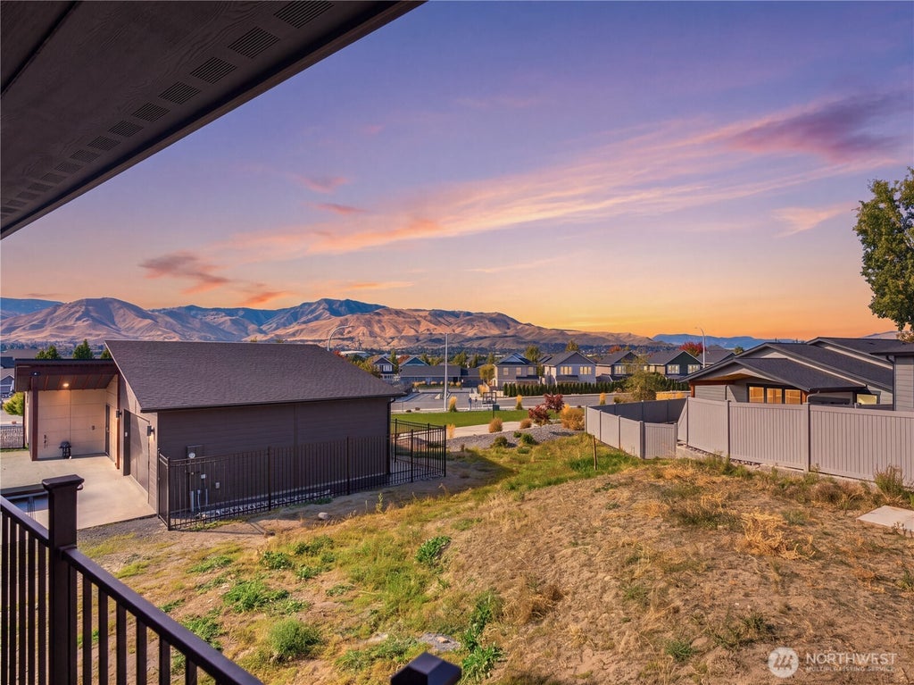 Photo of 242 NW Chinook Way, East Wenatchee, WA 98802 (MLS # 2594297)