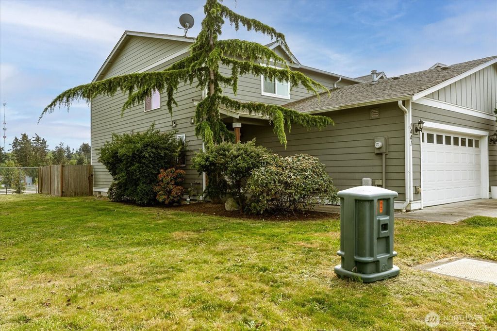 Photo of 1441 NW 5th Avenue, Oak Harbor, WA 98277 (MLS # 2521364)