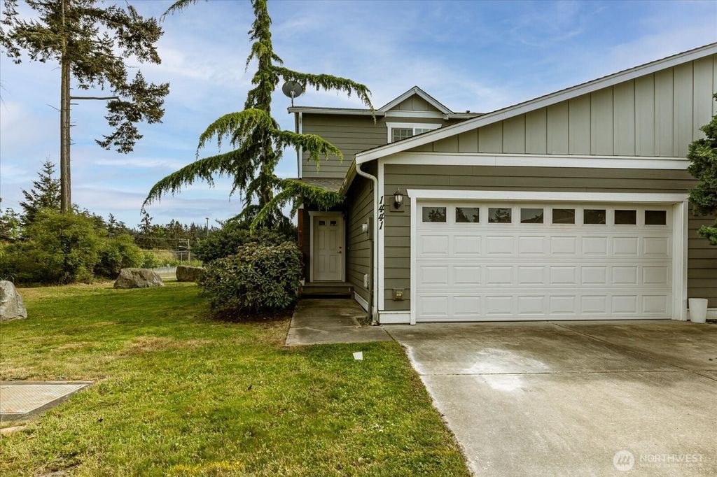 Photo of 1441 NW 5th Avenue, Oak Harbor, WA 98277 (MLS # 2521364)