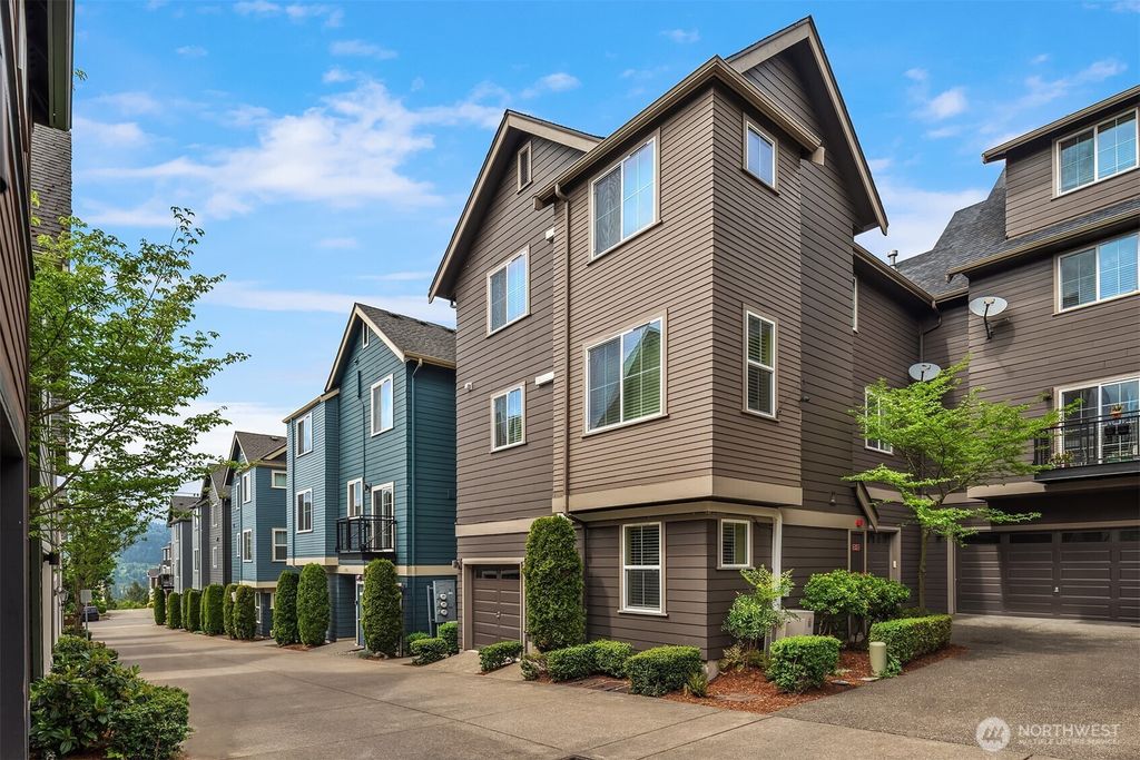 Photo of 364 NE Darby Lane, Issaquah, WA 98029 (MLS # 2518872)
