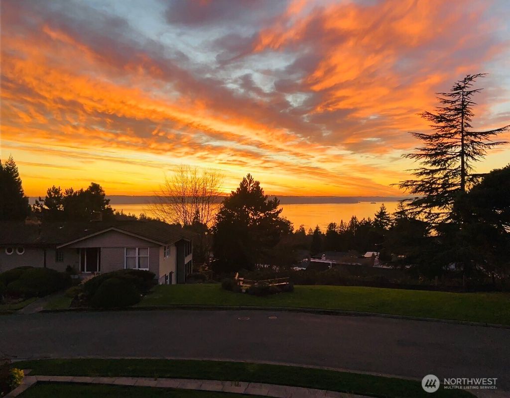 Photo of 8620 Vashon View SW, Seattle, WA 98136 (MLS # 2493341)